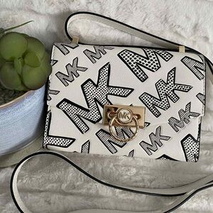 ❤️Flash SALE❤️✨🆕✨New Michael Kors Crossbody Bag